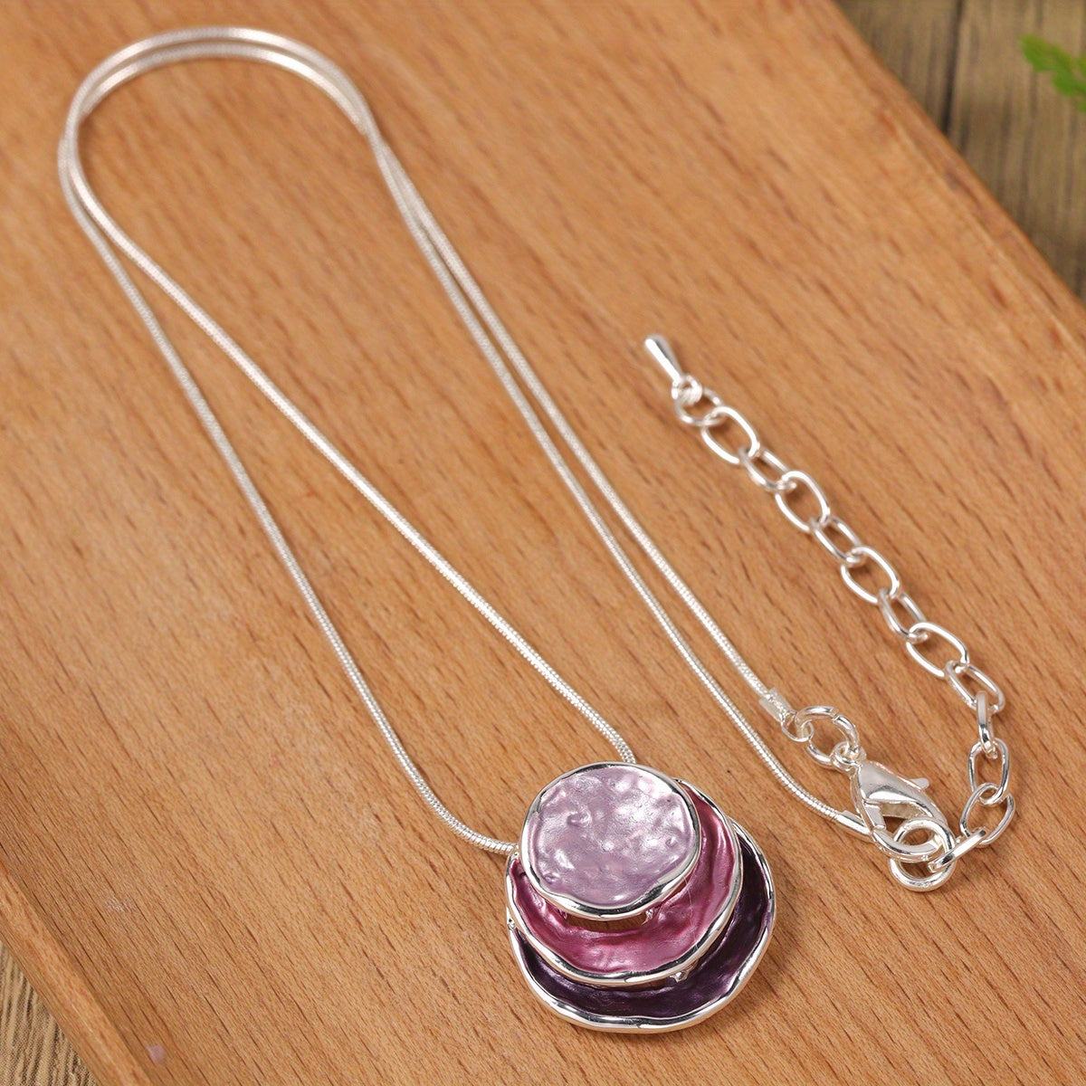 Elegant necklace with enameled pendant - zinc alloy with 18k gold details, braided chain, a sophisticated accessory for formal or informal occasions