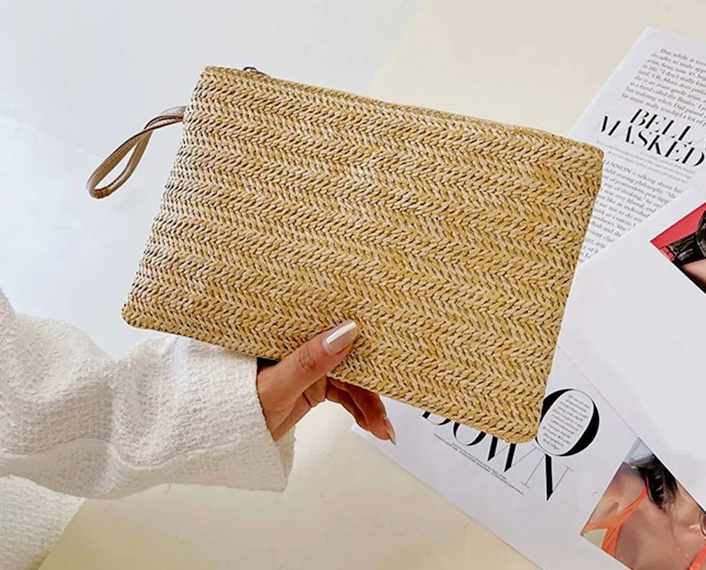 Women's wrist bag made of braided straw material, bohemian style design, modern, elegant and durable