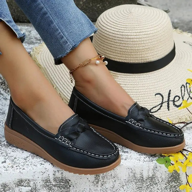 Comfortable women's Oxford shoe