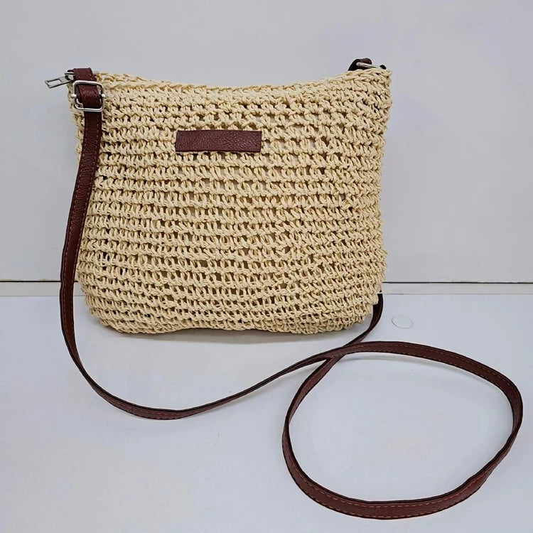 Retro, modern and stylish single-shoulder woven straw bag, perfect for the beach
