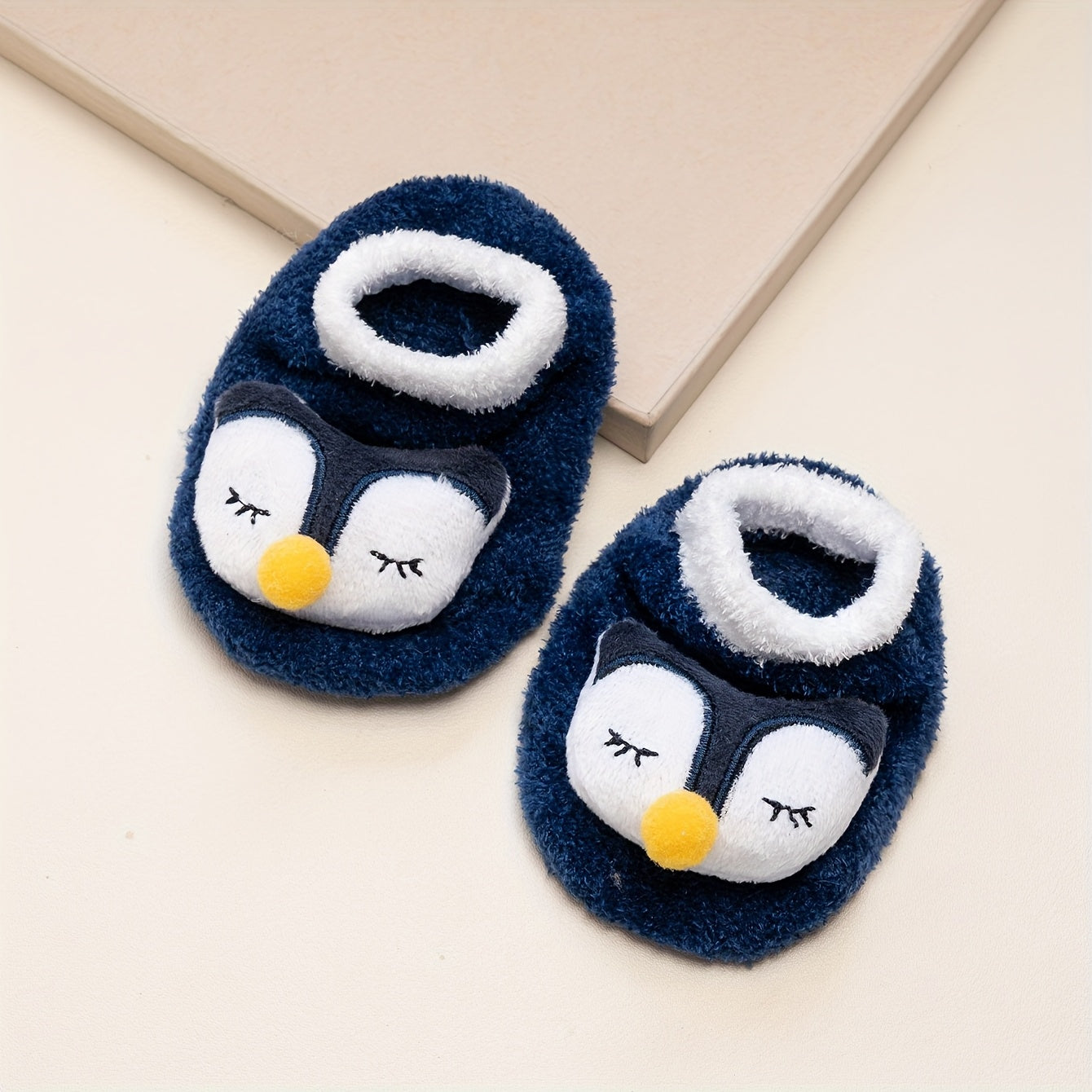 Non-slip children's socks with animal prints