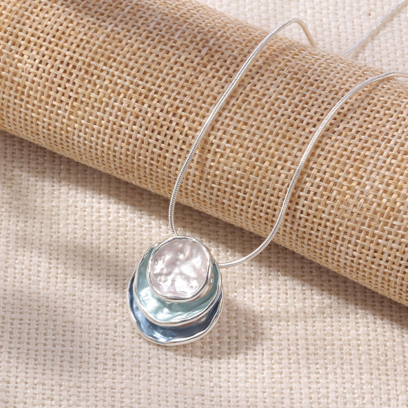 Elegant necklace with enameled pendant - zinc alloy with 18k gold details, braided chain, a sophisticated accessory for formal or informal occasions
