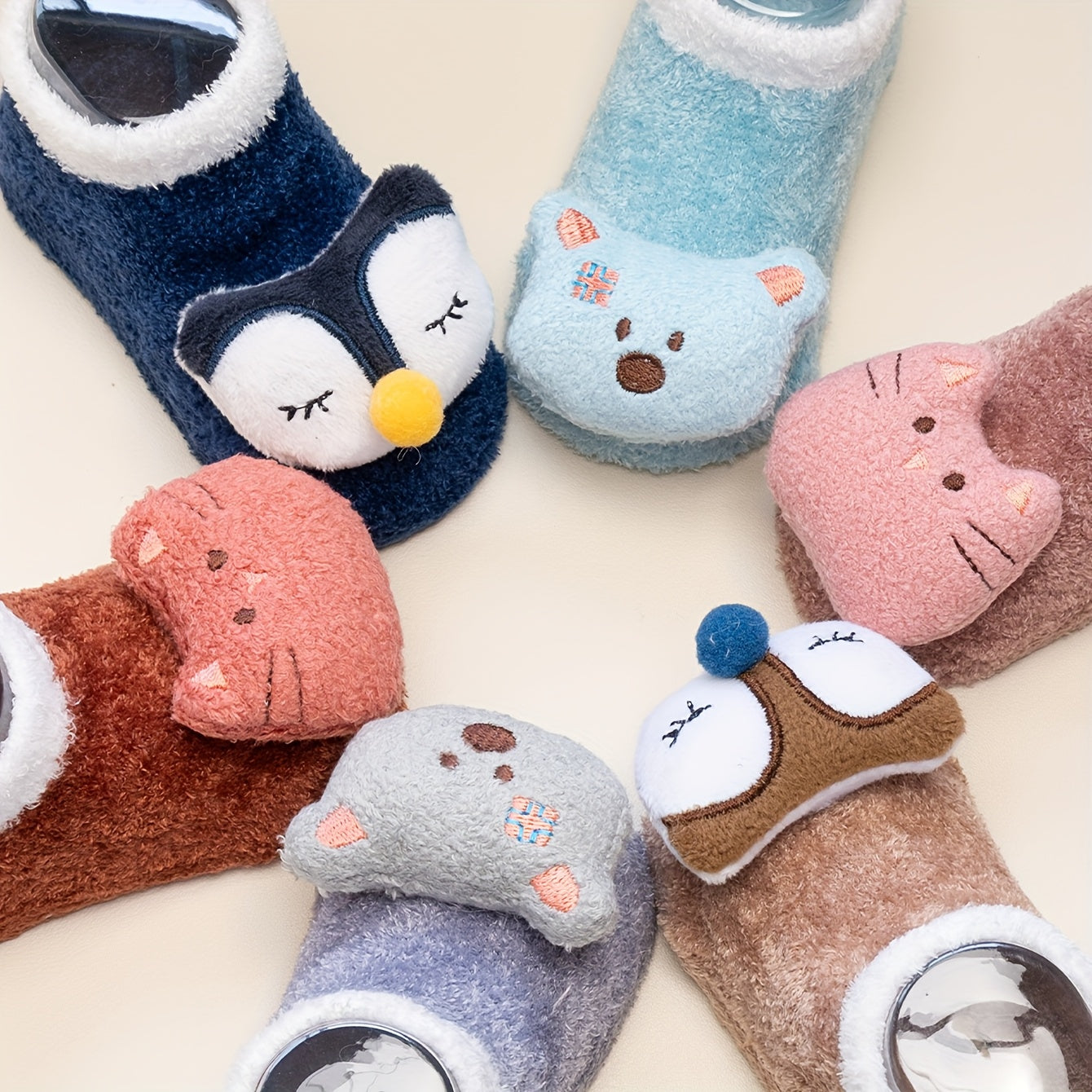 Non-slip children's socks with animal prints