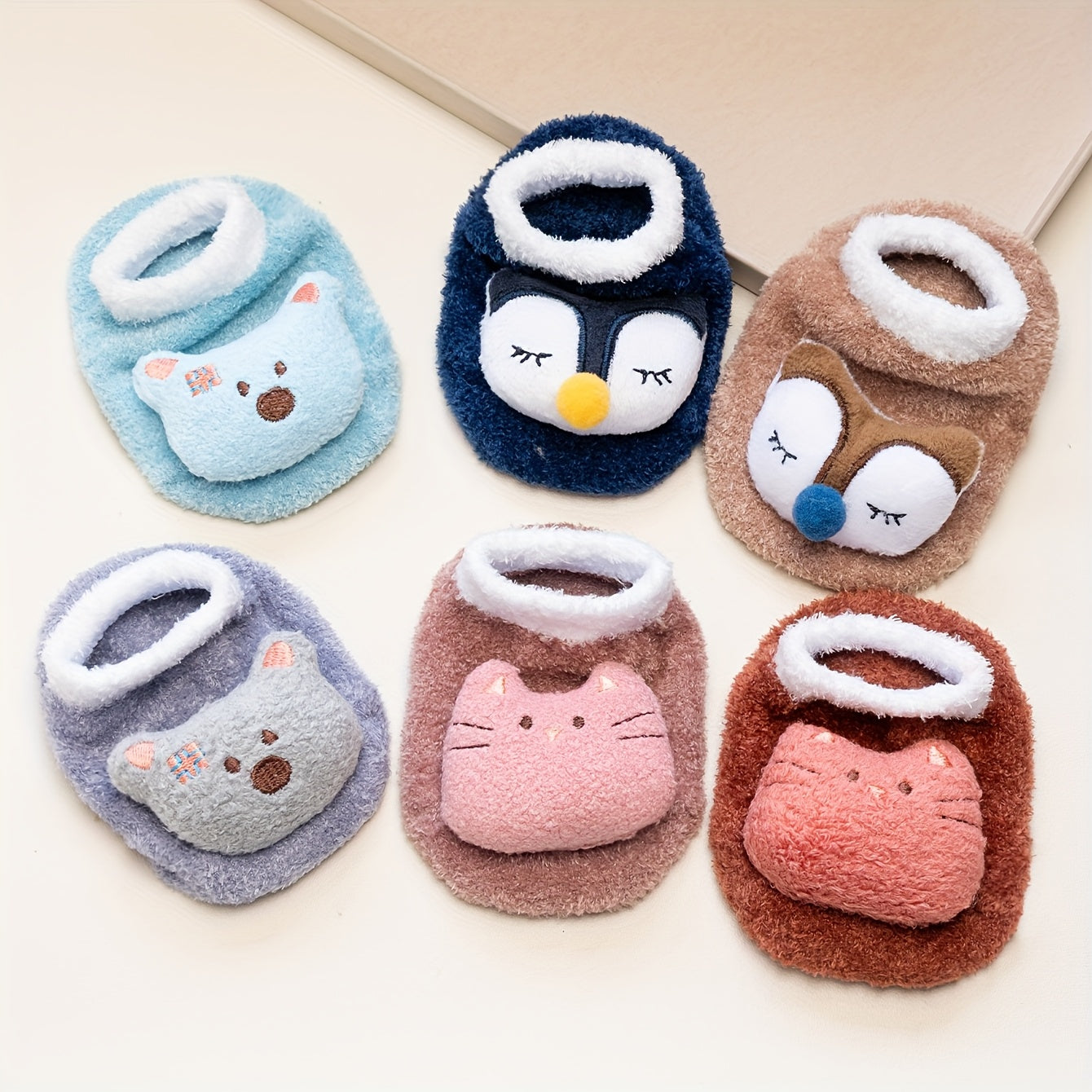 Non-slip children's socks with animal prints