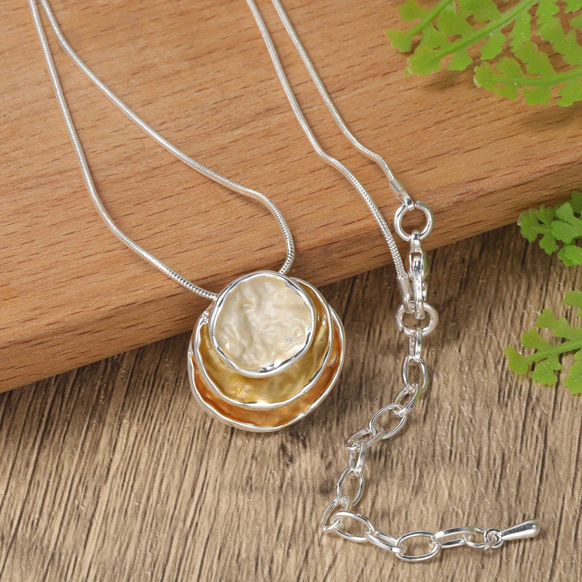 Elegant necklace with enameled pendant - zinc alloy with 18k gold details, braided chain, a sophisticated accessory for formal or informal occasions