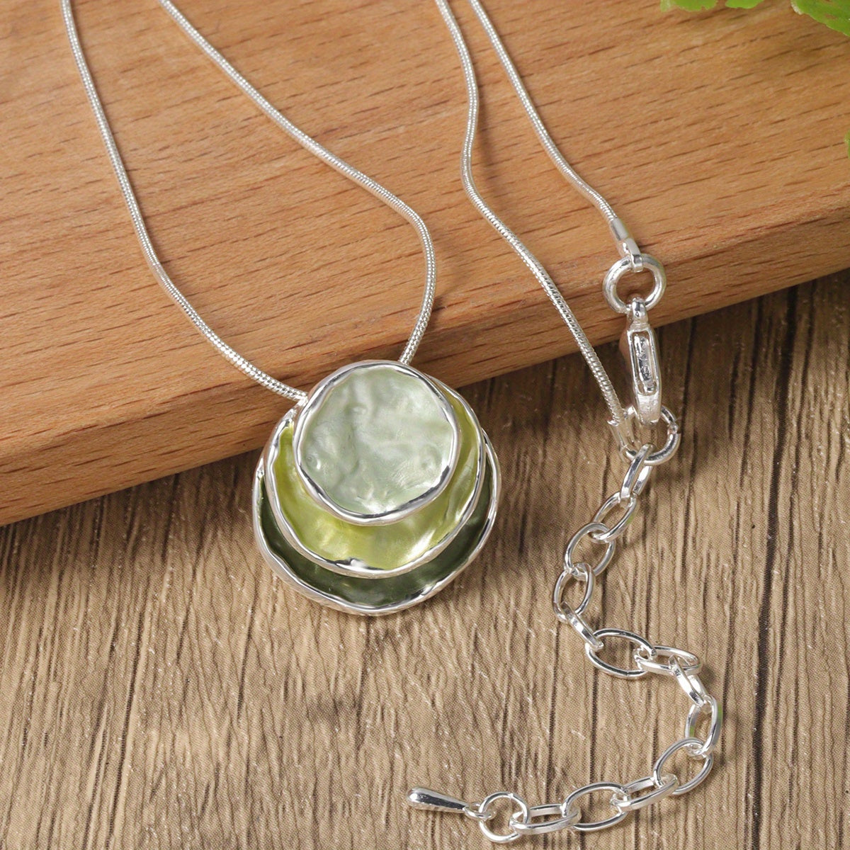 Elegant necklace with enameled pendant - zinc alloy with 18k gold details, braided chain, a sophisticated accessory for formal or informal occasions