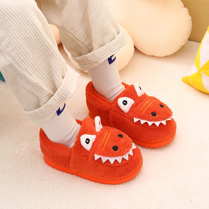 Dinosaur slippers for boys with soft TPR soles and alligator/crocodile teeth, easy to put on, cute and with a dinosaur print to match pajamas