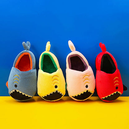 Dinosaur slippers for boys with soft TPR soles and alligator/crocodile teeth, easy to put on, cute and with a dinosaur print to match pajamas