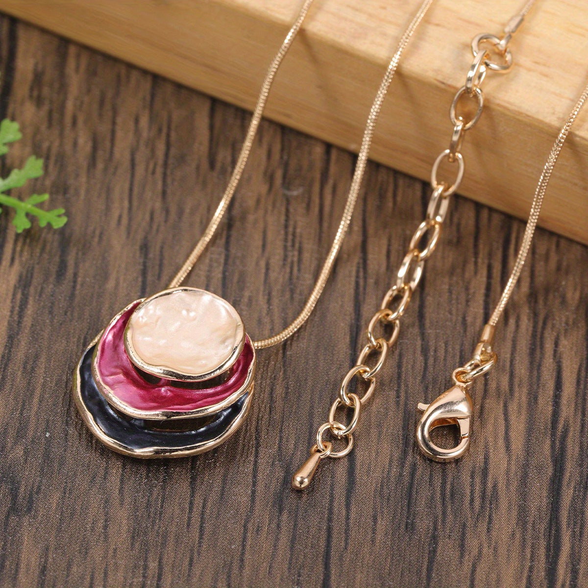 Elegant necklace with enameled pendant - zinc alloy with 18k gold details, braided chain, a sophisticated accessory for formal or informal occasions