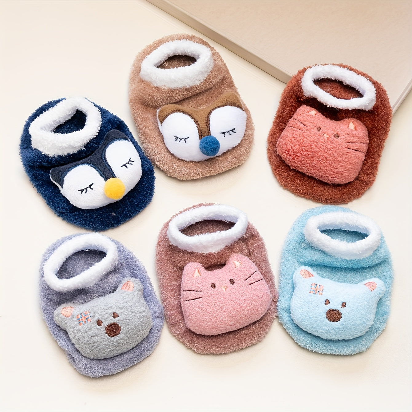 Non-slip children's socks with animal prints