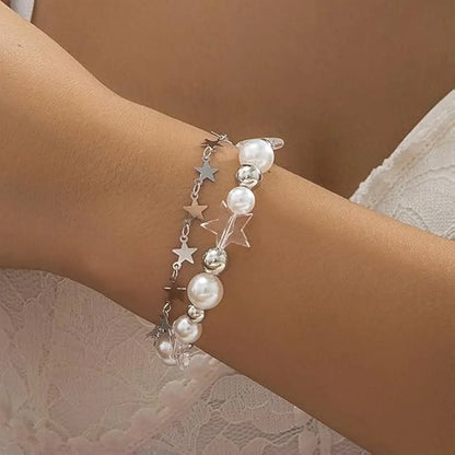 Adjustable bracelet with a double zinc alloy chain, featuring pearls and resin stars, ideal as a gift for girls. Beautiful, lightweight, and charming