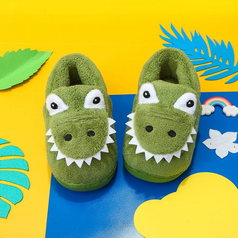 Dinosaur slippers for boys with soft TPR soles and alligator/crocodile teeth, easy to put on, cute and with a dinosaur print to match pajamas