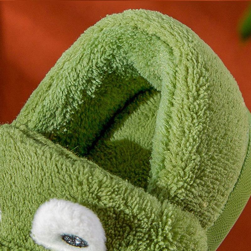 Dinosaur slippers for boys with soft TPR soles and alligator/crocodile teeth, easy to put on, cute and with a dinosaur print to match pajamas