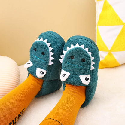 Dinosaur slippers for boys with soft TPR soles and alligator/crocodile teeth, easy to put on, cute and with a dinosaur print to match pajamas