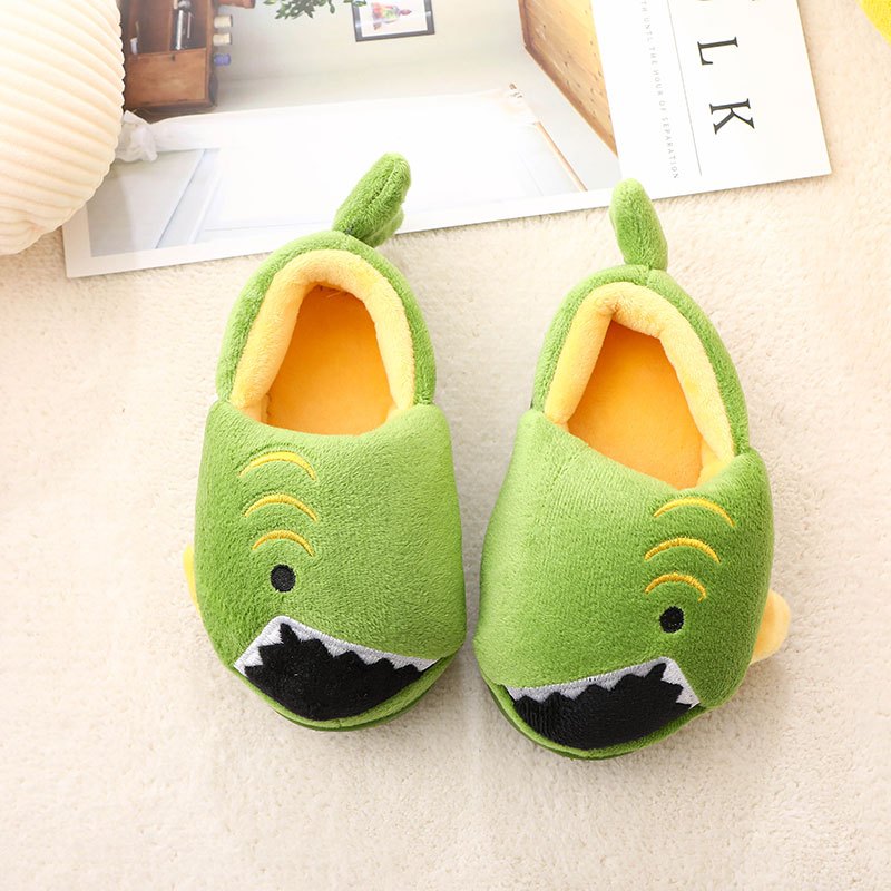 Dinosaur slippers for boys with soft TPR soles and alligator/crocodile teeth, easy to put on, cute and with a dinosaur print to match pajamas
