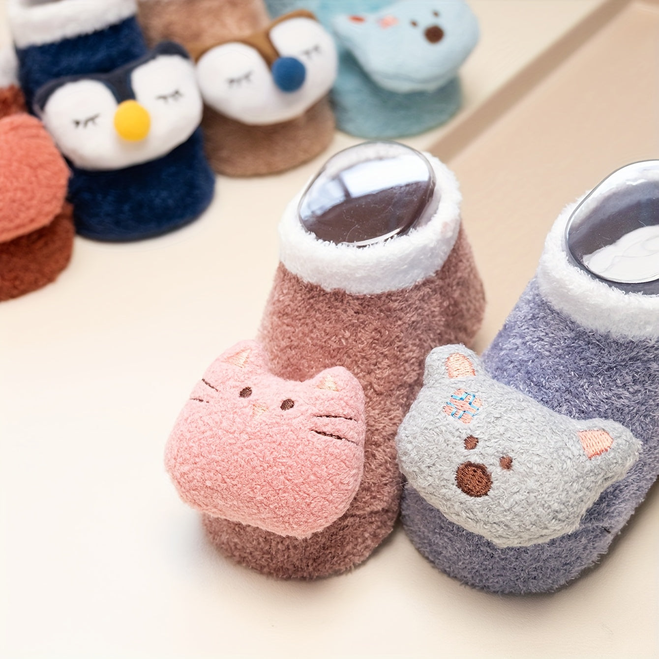 Non-slip children's socks with animal prints