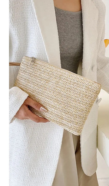 Women's wrist bag made of braided straw material, bohemian style design, modern, elegant and durable