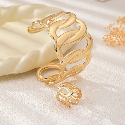 Bracelet and ring set with a geometric design of intertwined and sinuous links, with an adjustable opening