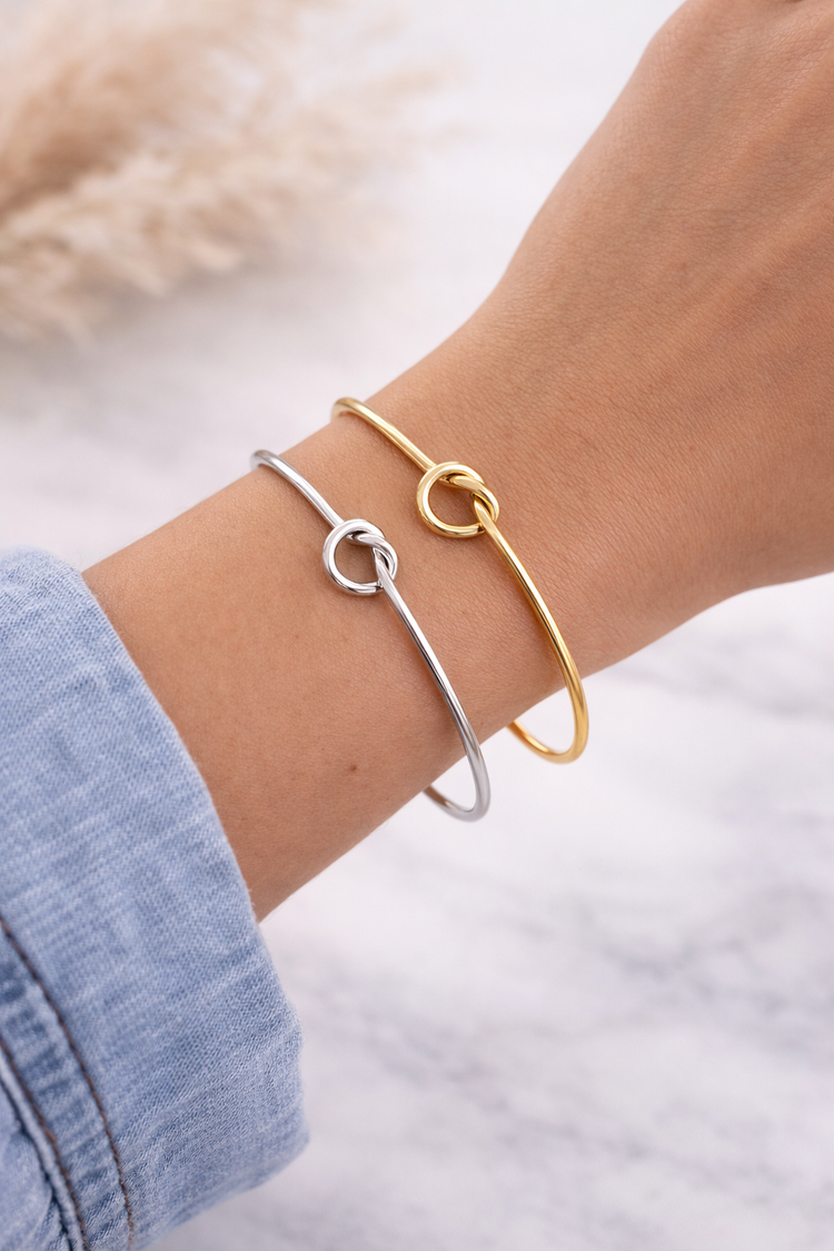 Women's rigid stainless steel bracelet with knot detail