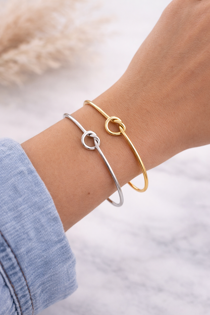 Women's rigid stainless steel bracelet with knot detail