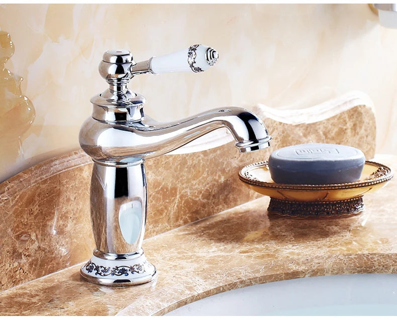 Bathroom faucet with antique bronze finish, made of solid brass, for washbasin, with single lever and water mixer