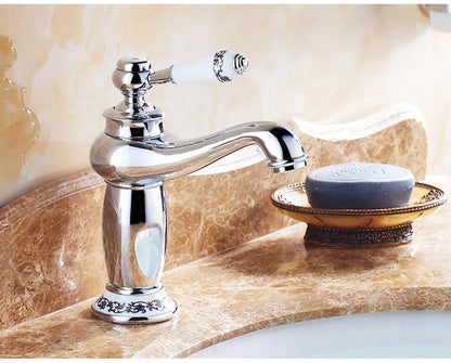 Bathroom faucet with antique bronze finish, made of solid brass, for washbasin, with single lever and water mixer