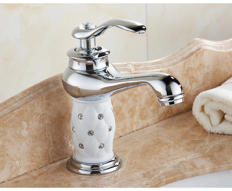 Bathroom faucet with antique bronze finish, made of solid brass, for washbasin, with single lever and water mixer