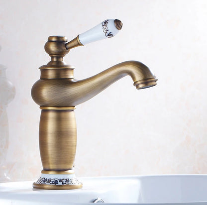 Bathroom faucet with antique bronze finish, made of solid brass, for washbasin, with single lever and water mixer