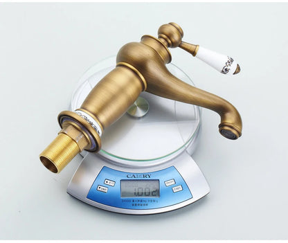 Bathroom faucet with antique bronze finish, made of solid brass, for washbasin, with single lever and water mixer