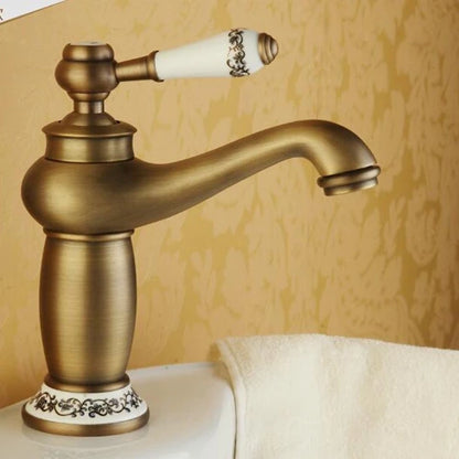 Bathroom faucet with antique bronze finish, made of solid brass, for washbasin, with single lever and water mixer