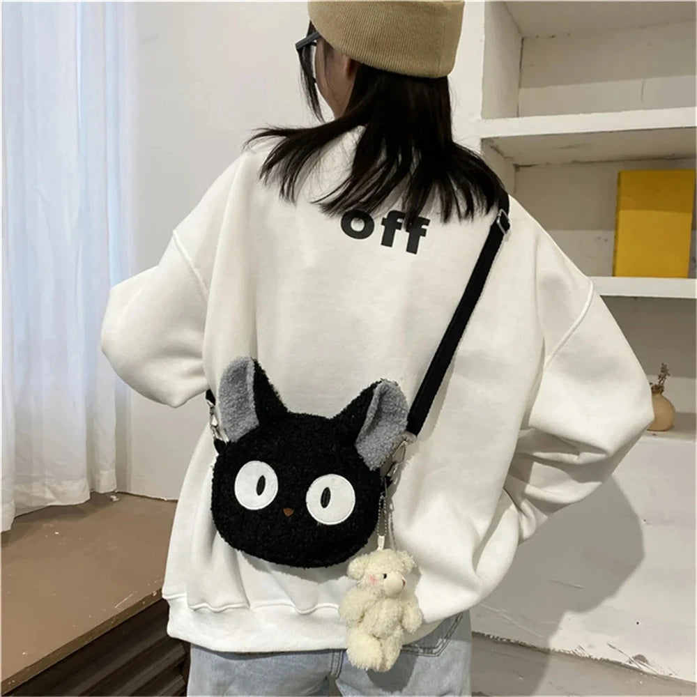 Japanese-style girl's bag in the shape of a plush cat, ideal for wearing on the shoulder or crossbody, compact enough for a cell phone and a wallet