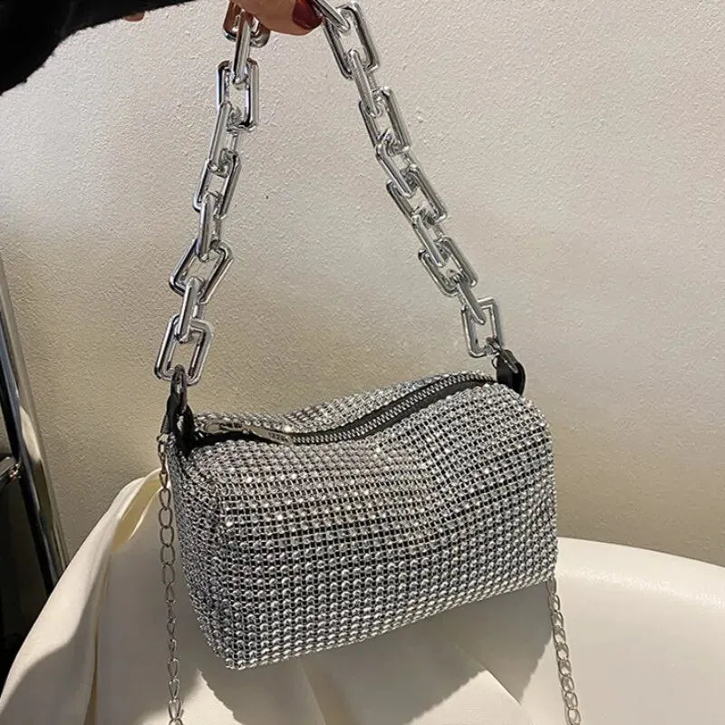 Small party bag with rhinestones all over, with a sparkly chain, crossbody style