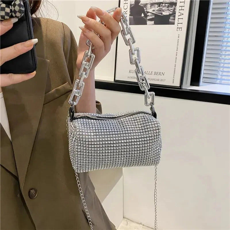 Small party bag with rhinestones all over, with a sparkly chain, crossbody style