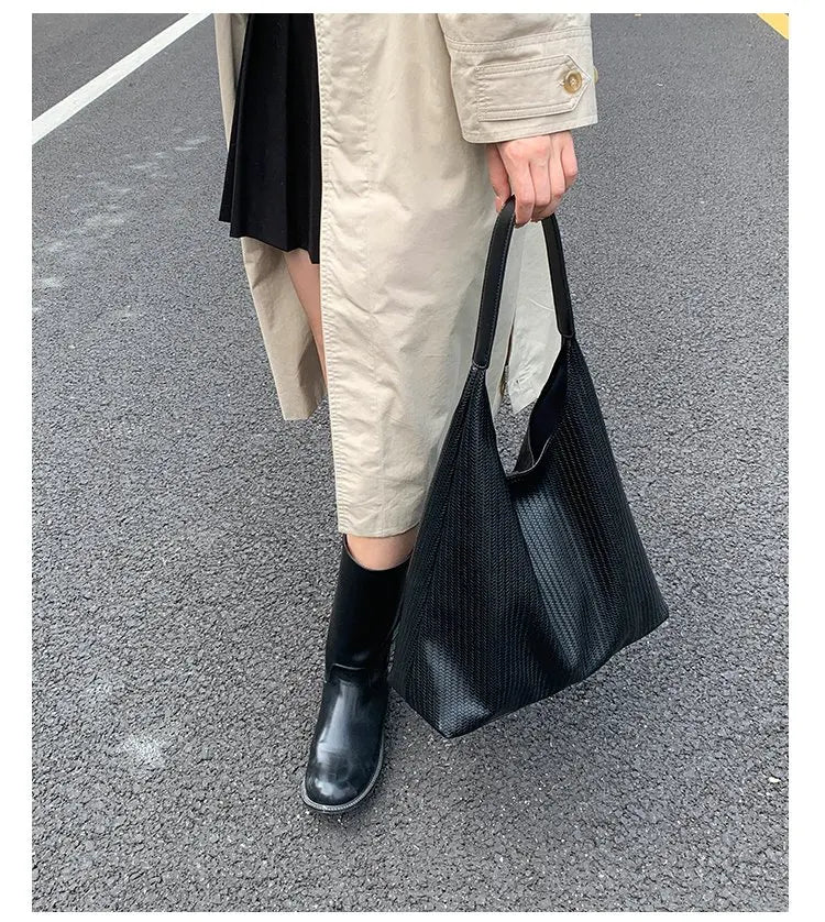 Women's High-Quality leather tote bag, vintage style, model 2025