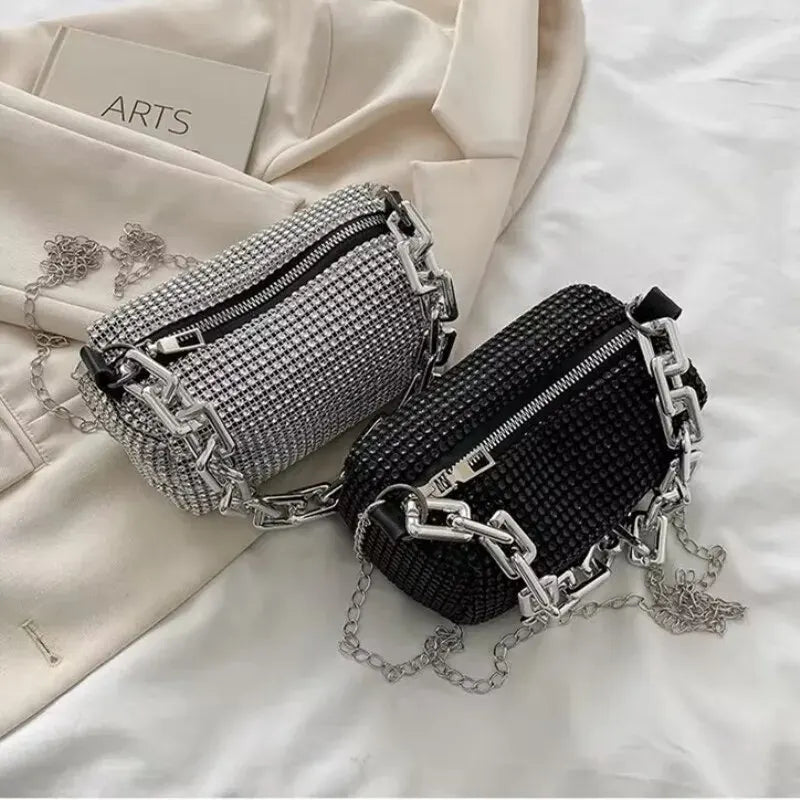 Small party bag with rhinestones all over, with a sparkly chain, crossbody style