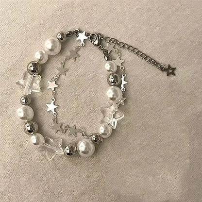 Adjustable bracelet with a double zinc alloy chain, featuring pearls and resin stars, ideal as a gift for girls. Beautiful, lightweight, and charming