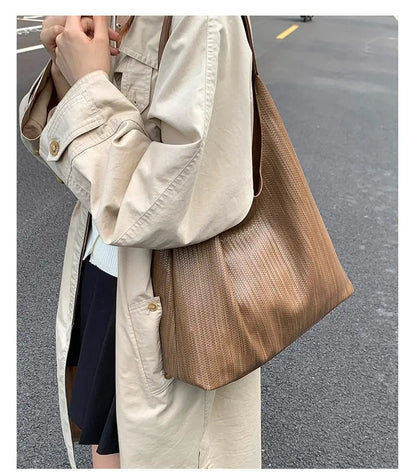 Women's High-Quality leather tote bag, vintage style, model 2025