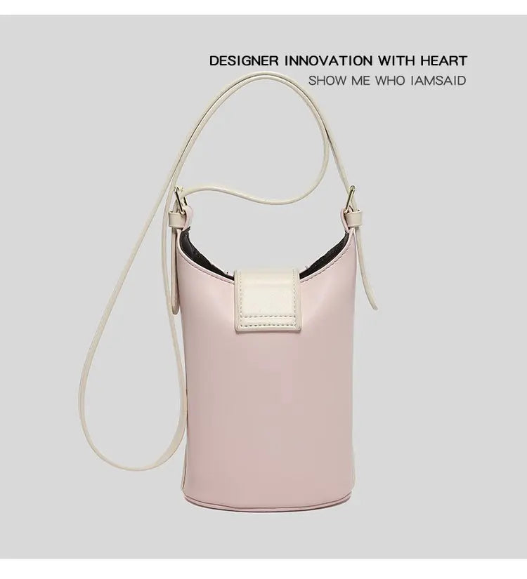 Women's handbag in premium leather, with an elegant vintage style