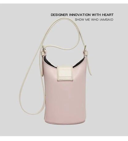 Women's handbag in premium leather, with an elegant vintage style