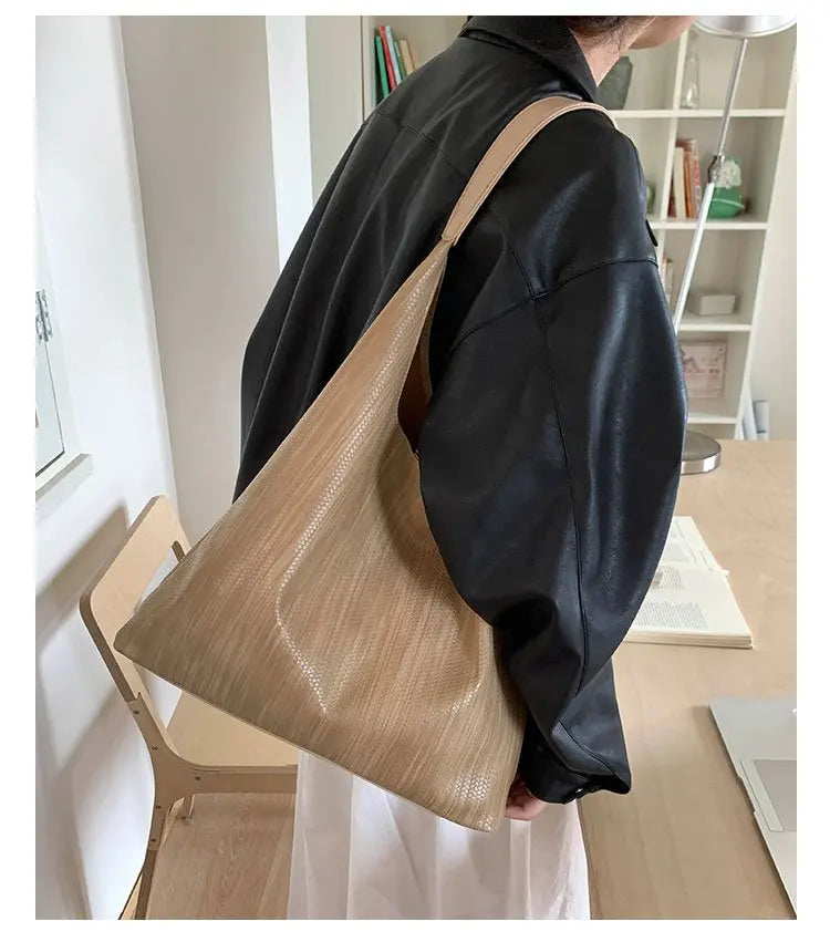 Women's High-Quality leather tote bag, vintage style, model 2025