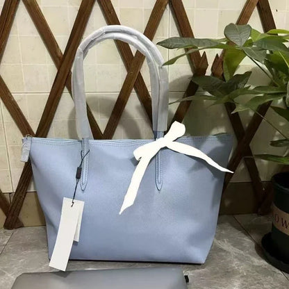 Women's hobo bag with short and wide strap