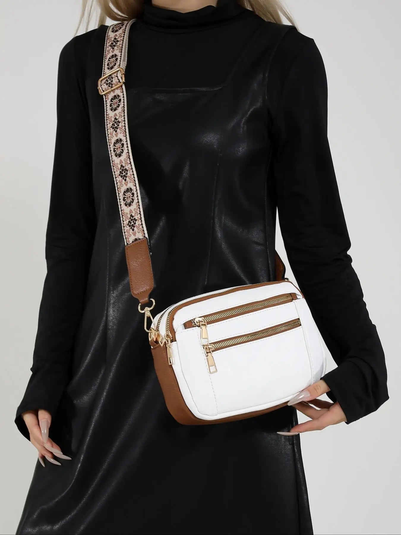 Classic retro multifunctional women's handbag, with shoulder and crossbody strap, zipper closure, small and square shape