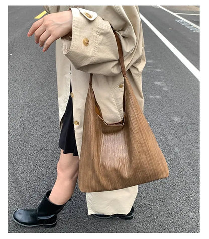 Women's High-Quality leather tote bag, vintage style, model 2025