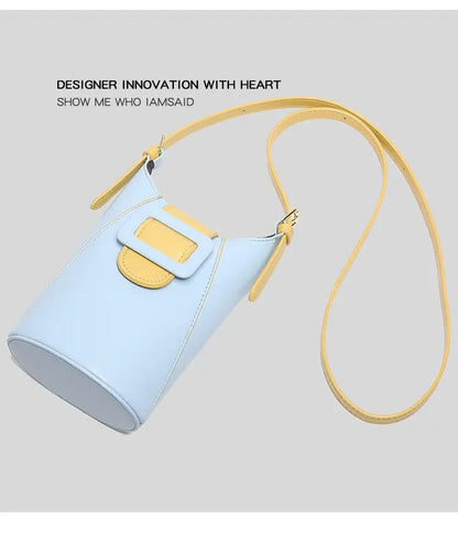 Women's handbag in premium leather, with an elegant vintage style