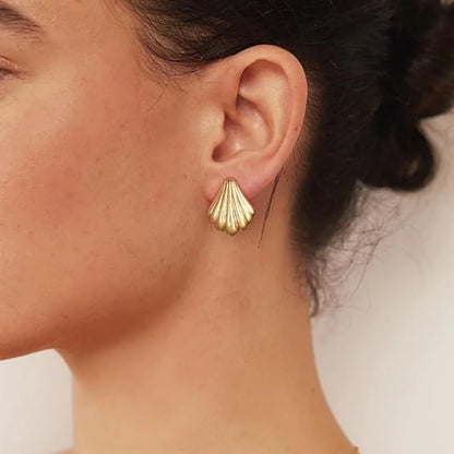 Set of 9 pairs of gold hoop earrings for women, open with hypoallergenic pearls