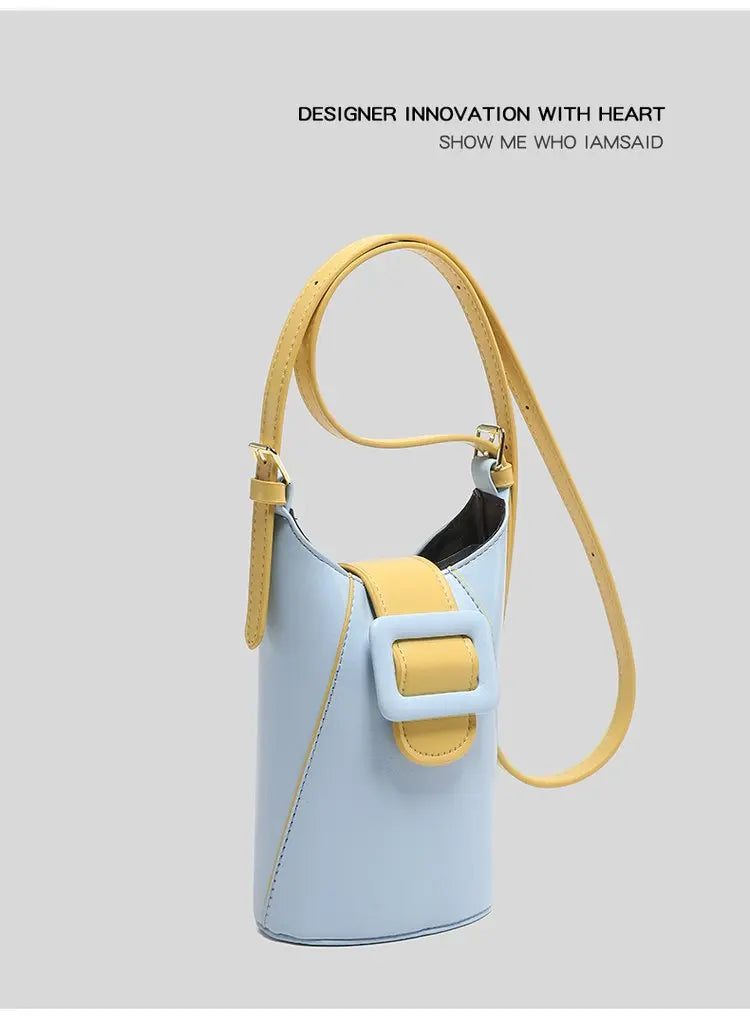 Women's handbag in premium leather, with an elegant vintage style