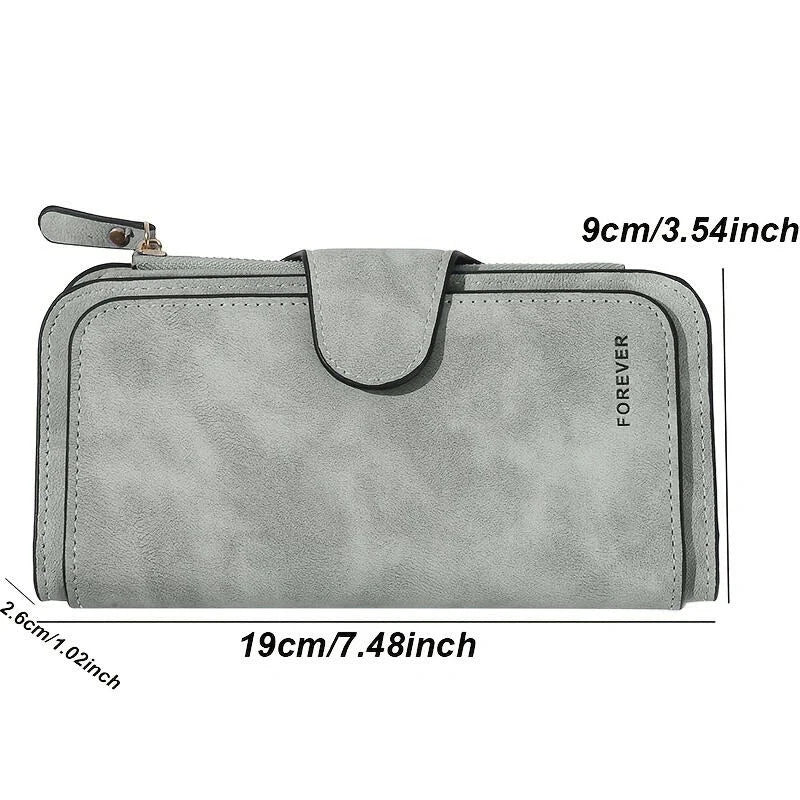 Women's long wallet in high-quality leather, with ample interior space, available in other colors and two different models.