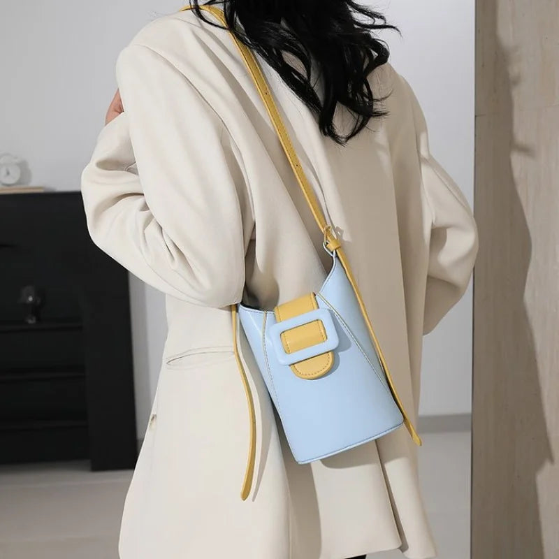 Women's handbag in premium leather, with an elegant vintage style