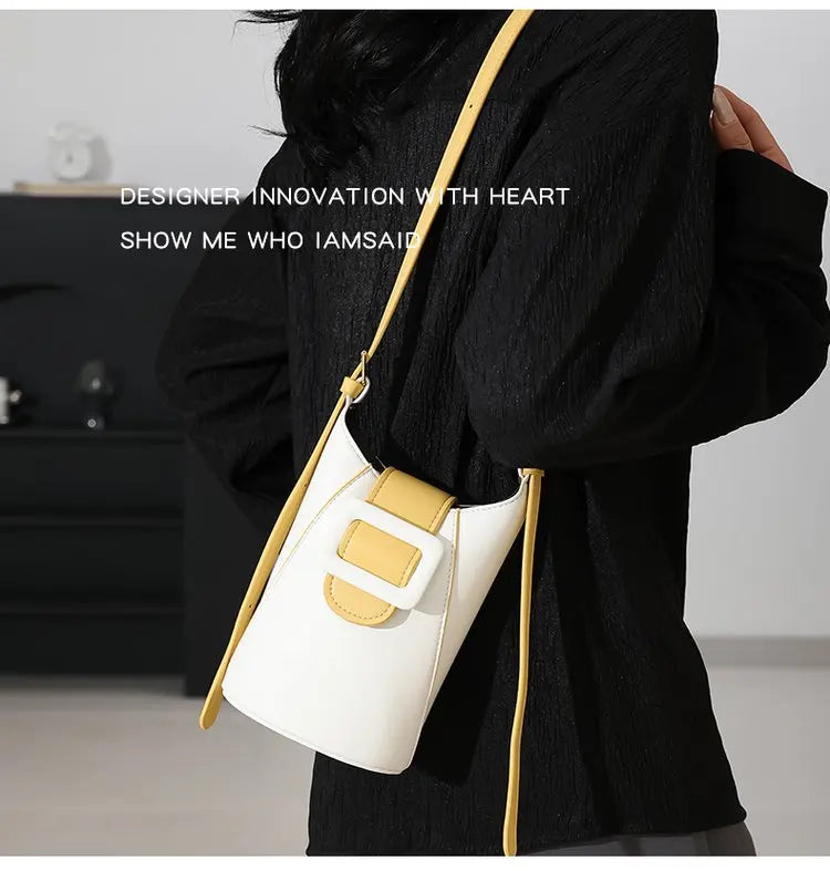Women's handbag in premium leather, with an elegant vintage style
