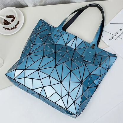 Women's beach-style holographic shoulder bag in various colors.